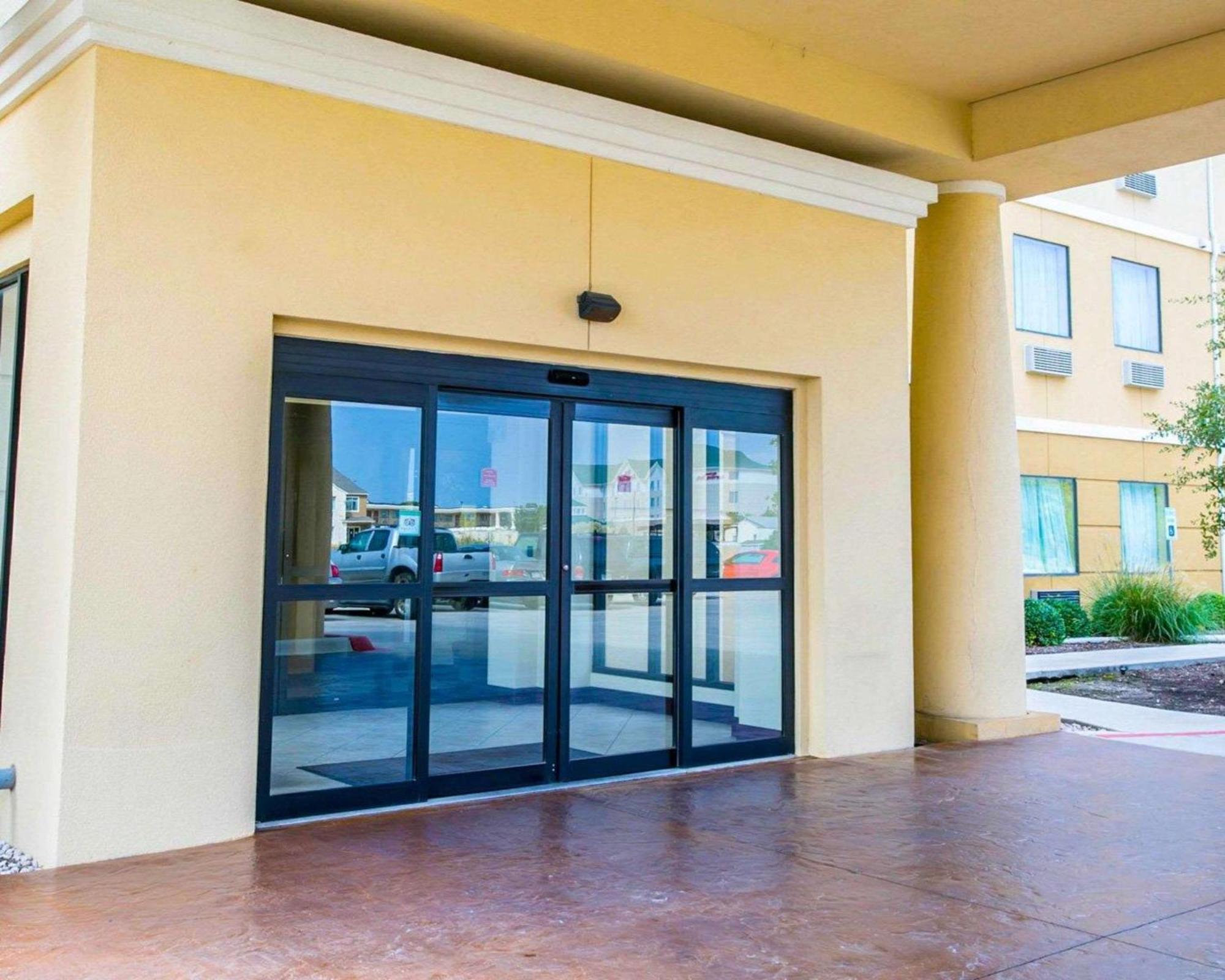Sleep Inn & Suites New Braunfels Exterior photo